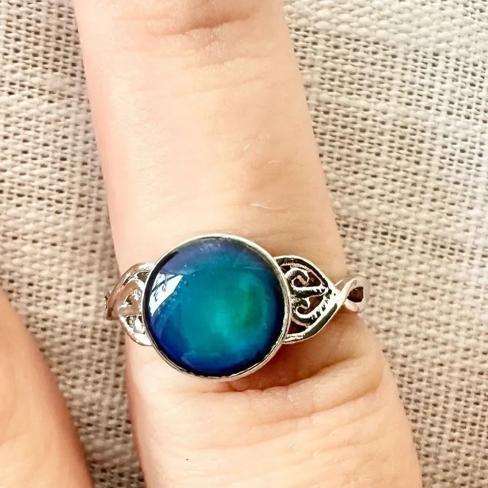 Round mood ring (changes color)